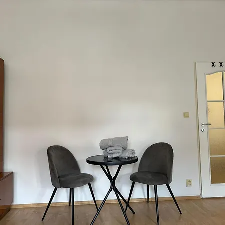 No 13 House Raca Проживание в семье