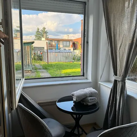 Проживание в семье No 13 House Raca
